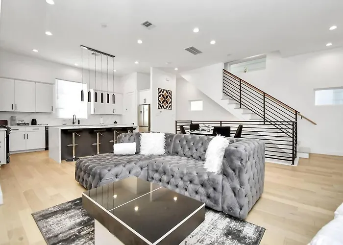 Blisshaven Luxe & Spacious In Downtown Houston With Soaking Tub ,Rooftop And Free Parking