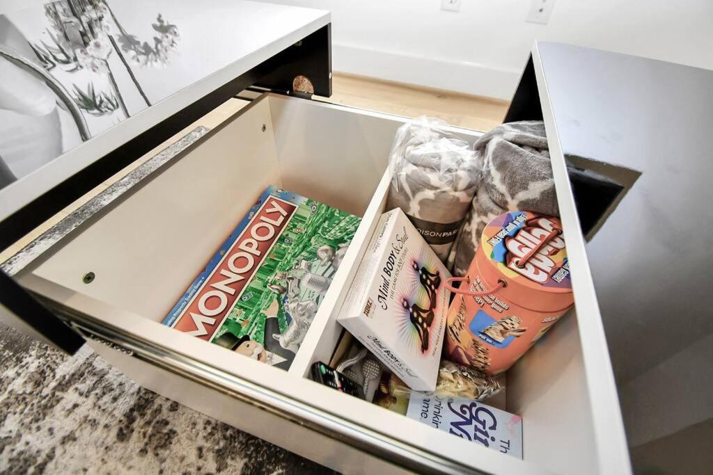 Blisshaven Luxe & Spacious In Downtown With Soaking Tub ,rooftop And Free Parking Villa