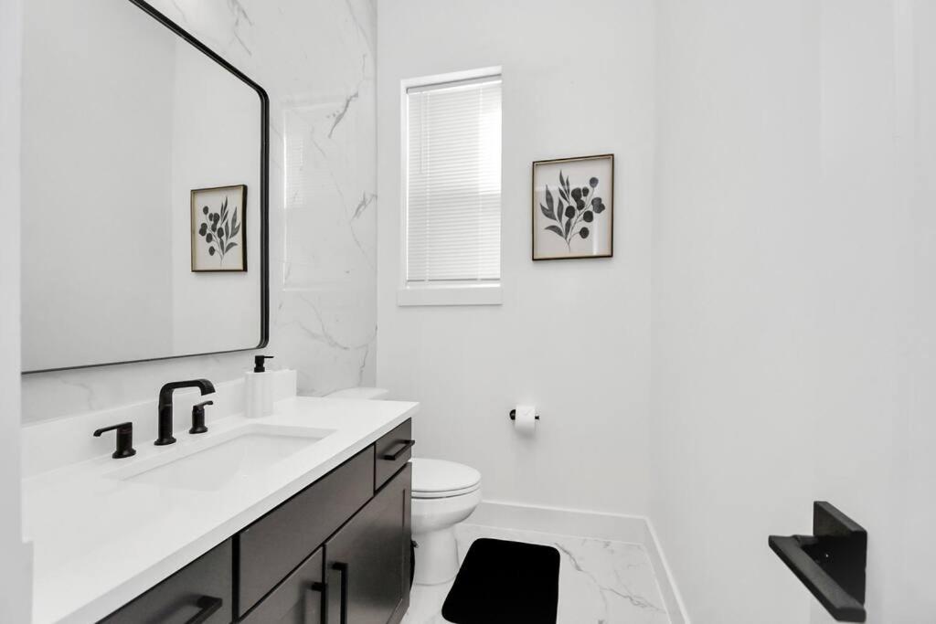 Blisshaven Luxe & Spacious In Downtown With Soaking Tub ,rooftop And Free Parking Villa Houston