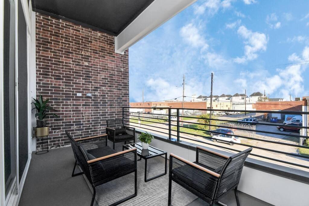 Blisshaven Luxe & Spacious In Downtown With Soaking Tub ,rooftop And Free Parking * Houston