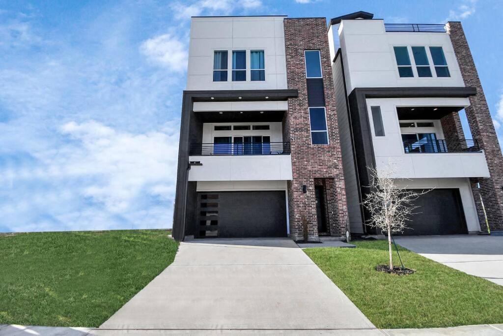 Villa Blisshaven Luxe & Spacious In Downtown With Soaking Tub ,rooftop And Free Parking *