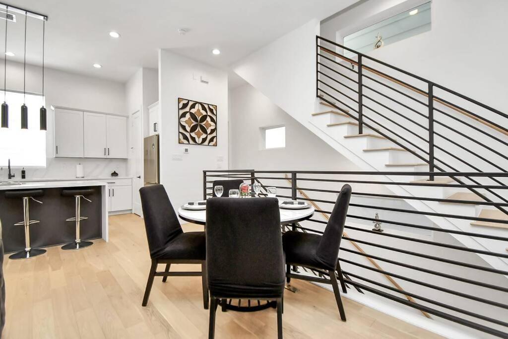 Blisshaven Luxe & Spacious In Downtown With Soaking Tub ,rooftop And Free Parking Villa Houston
