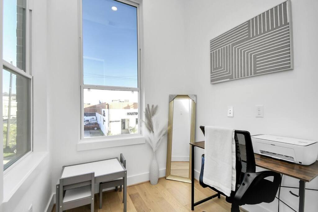 Blisshaven Luxe & Spacious In Downtown With Soaking Tub ,rooftop And Free Parking Villa