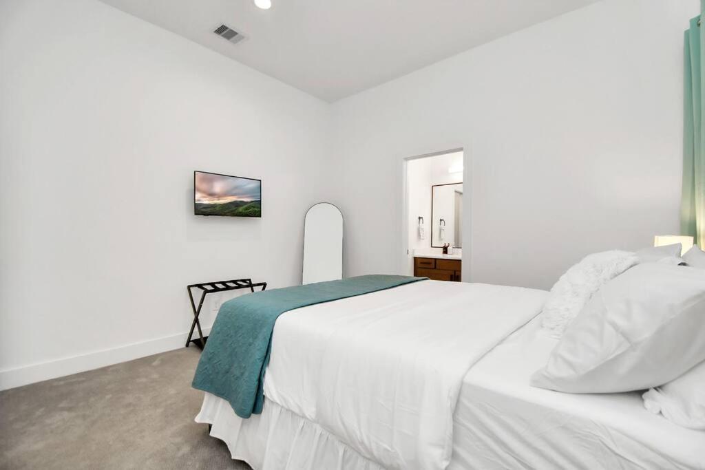 Blisshaven Luxe & Spacious In Downtown With Soaking Tub ,rooftop And Free Parking Houston