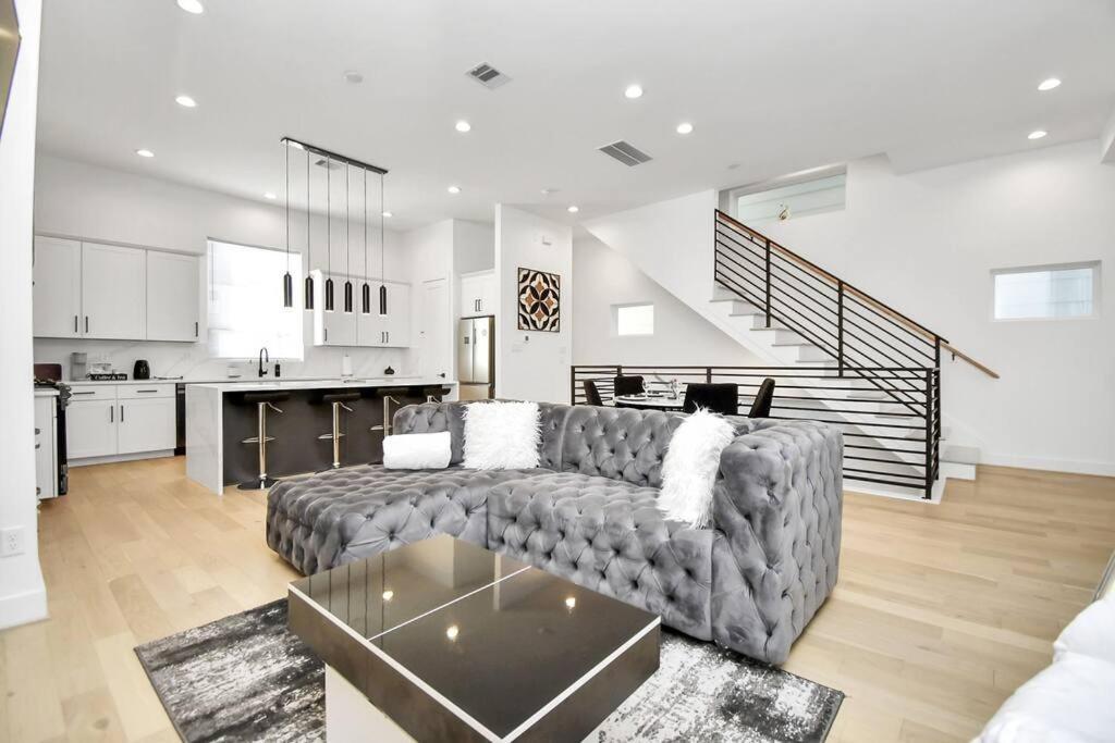 Blisshaven Luxe & Spacious In Downtown With Soaking Tub ,rooftop And Free Parking Villa *